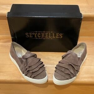 Seychelles Womens 6.5 Suede Slip On Comfort Sneaker--NEW IN BOX